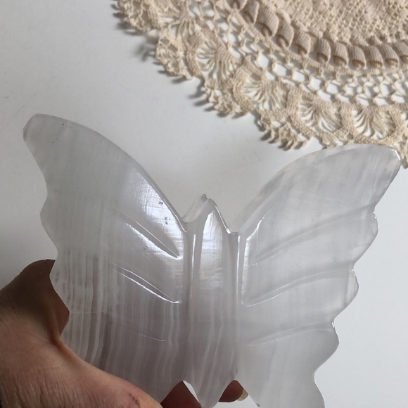 ⭐️Host Pick⭐️- Glass Butterfly Napkin holder - Picture 13 of 16